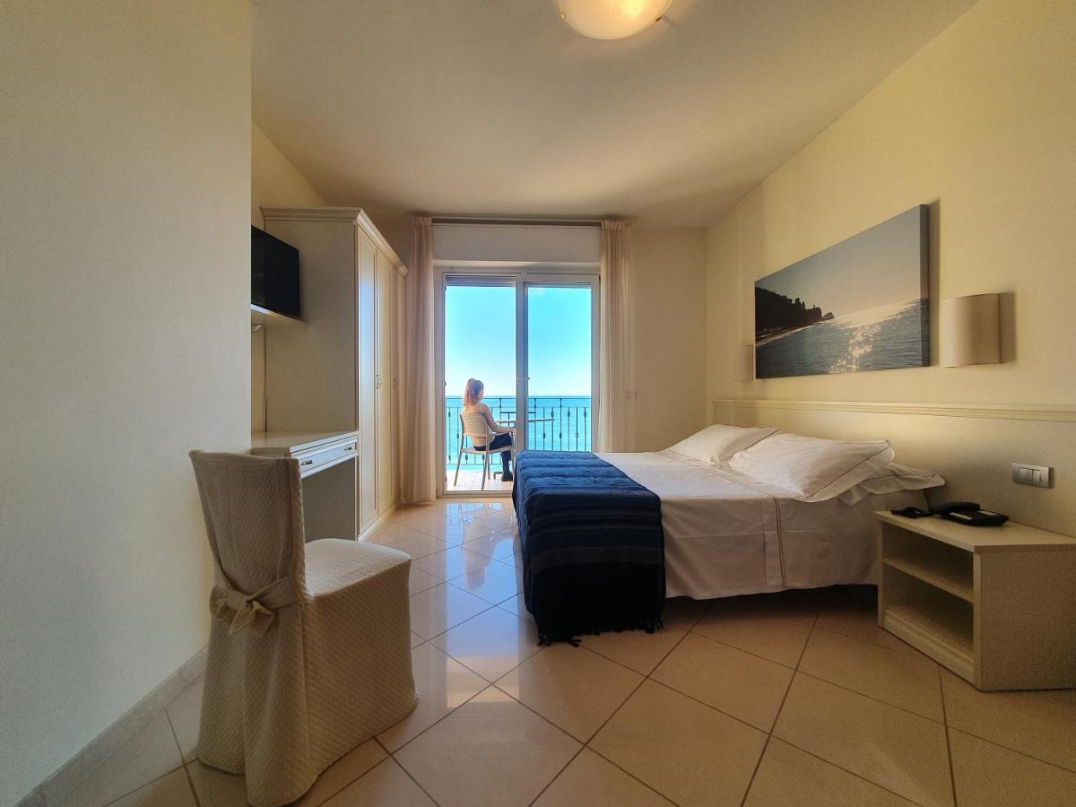 Lido Resort Finale Ligure Eksteriør bilde