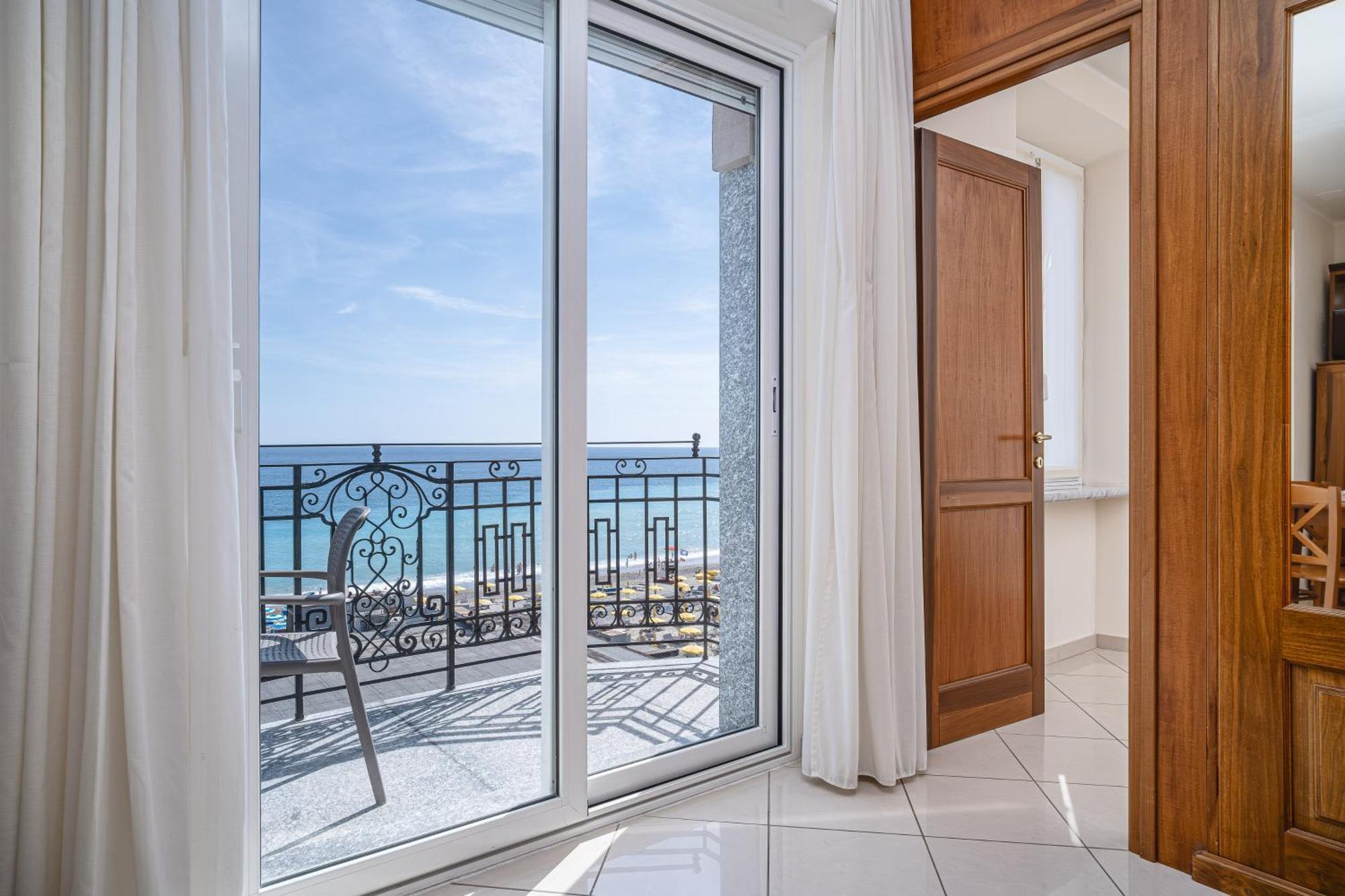 Lido Resort Finale Ligure Eksteriør bilde
